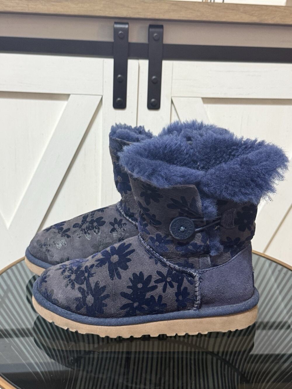 UGG Girls Bailey Button Navy Floral Shearling Lined Boots Size US 1 EU 32